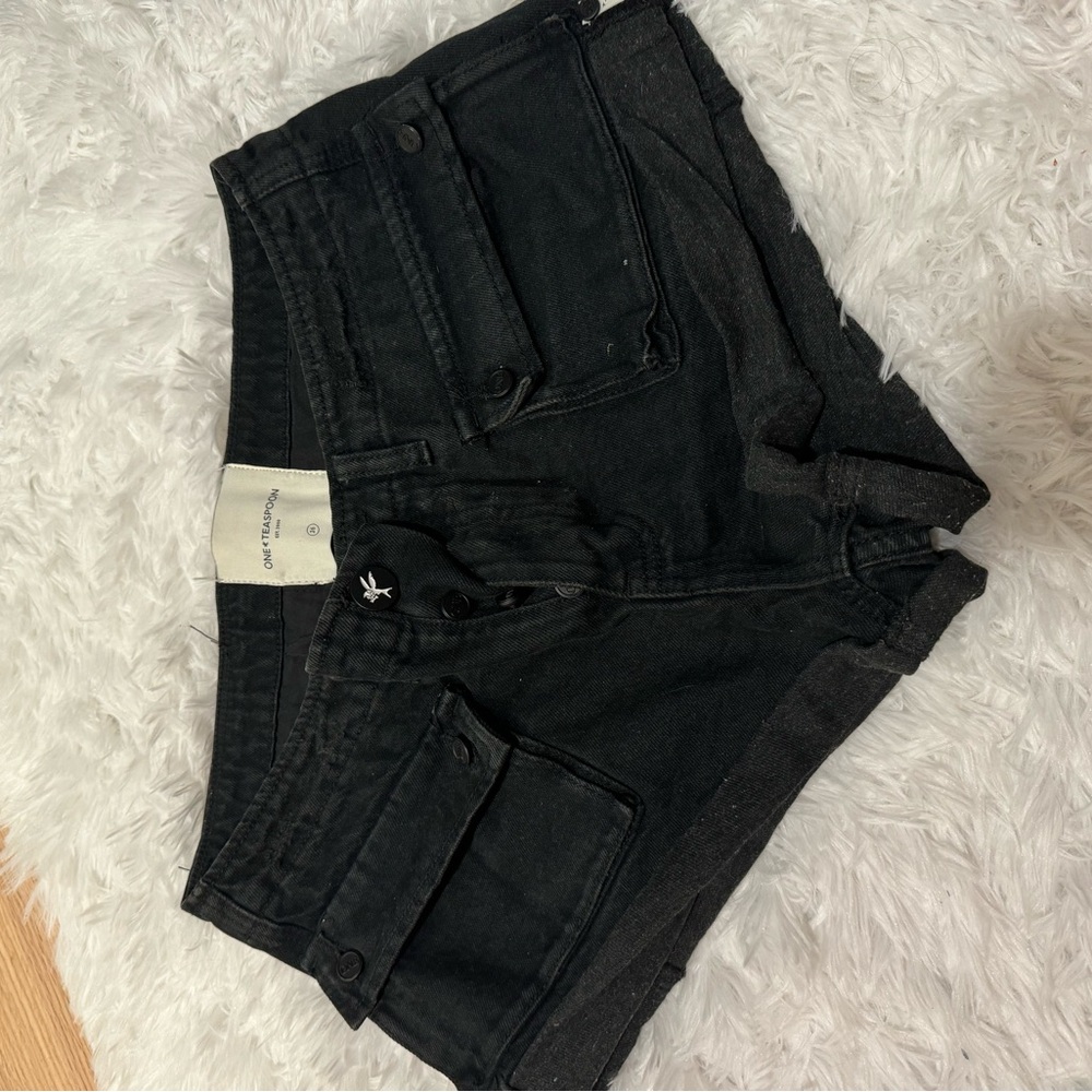 One Teaspoon black short with front pockets. Size 26. Like new.